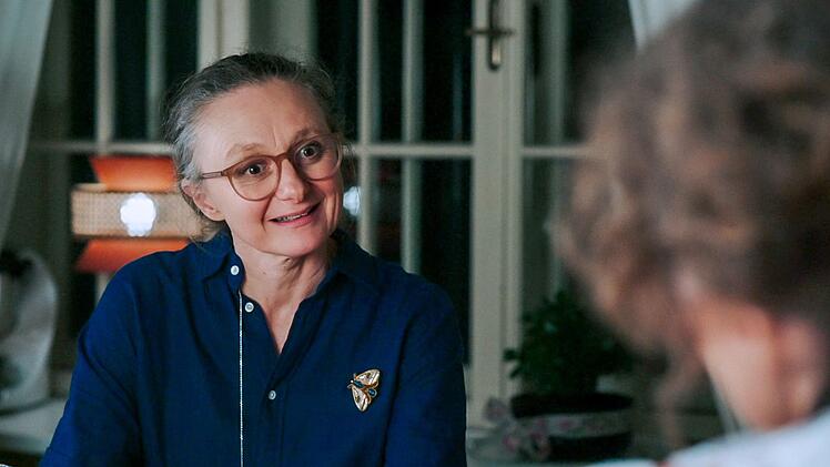 Inka Schaller (Gerti Drassl, links) und Petra Hofer (Carmen Gratl) verstehen sich &uuml;berraschend gut.