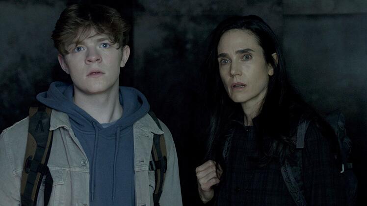 Charlie (Oakes Fegley) und Daniela (Jennifer Connelly) wissen nicht, wo ihre Reise hingeht.