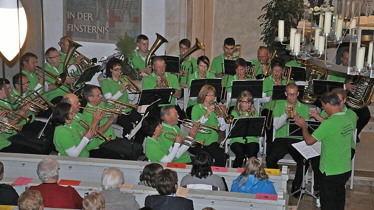 Das Foto zeigt den Posaunenchor bei dem von ihm zu seinem 50-jährigen Bestehen organisierten Kichenkonzert.  Foto: Daniel Wiener