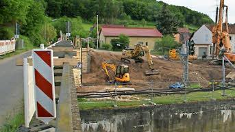 In Limbach baut das Wasserstraßen- und Schifffahrtsamt derzeit die neue Brücke zum Schleusengebäude und zum Sportgelände.