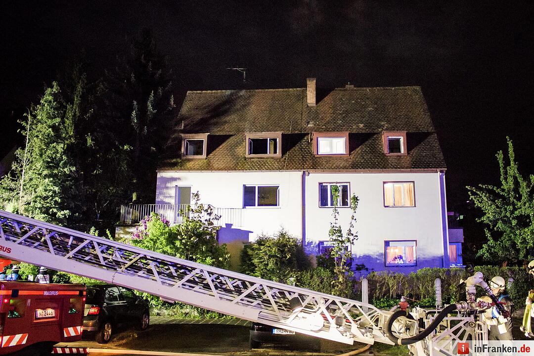 Nürnberg: Brand in Doppelhaushälfte