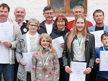 Die Ortsmeister im Kegeln der Gemeinde Großheirath  Foto: SKC Neuses an den Eichen