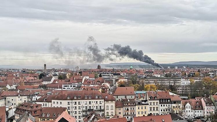 Vom Stephansberg aus ist die Rauchwolke deutlich zu erkennen.