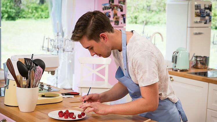 Im Backzelt ist Konzentration gefragt.