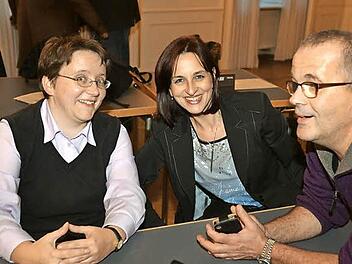 Vom Bürger-Block zu "Für Bamberg" und nun in alle Parteirichtungen zerstreut: (v.l.): Christina Keidel, Barbara Blecha und Matthias Alt. Nicht auf dem Bild: Eddy Weiß.   Foto: Ronald Rinklef
