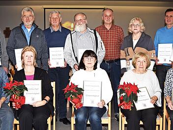 Langjährige und verdiente Aktive, frühere Musikerkollegen und treue Mitglieder des Musikvereins von Altenkunstadt sind zu Ehrenmitgliedern ernannt worden.