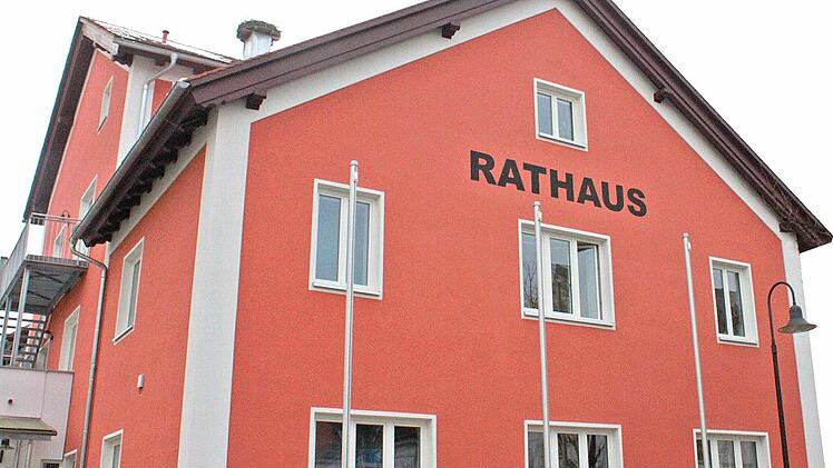 Das Rathaus in Adelsdorf Foto: Sabine Herteux