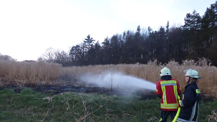 Die Feuerwehr an der Einsatzstelle Foto: Thomas Weichert