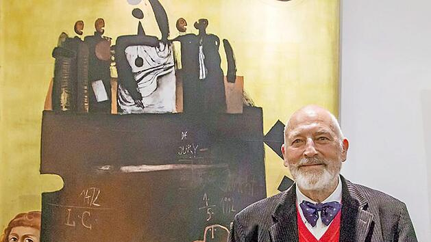 Erhard Sch&uuml;tze vor einer seiner gro&szlig;fl&auml;chigen Arbeiten Foto: privat