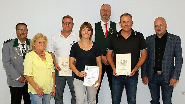 Ehrungen standen beim Schützenverein Wannigtal Wermerichshausen an: (von links) Gausportleiter Burkhard Voll, Ortssprecherin Ulla Müller,  Alexander Götz, Martina Krug, Rudolf Karch, Uwe Götz und Bürgermeister  Michael Kastl. Foto: Dieter Britz
