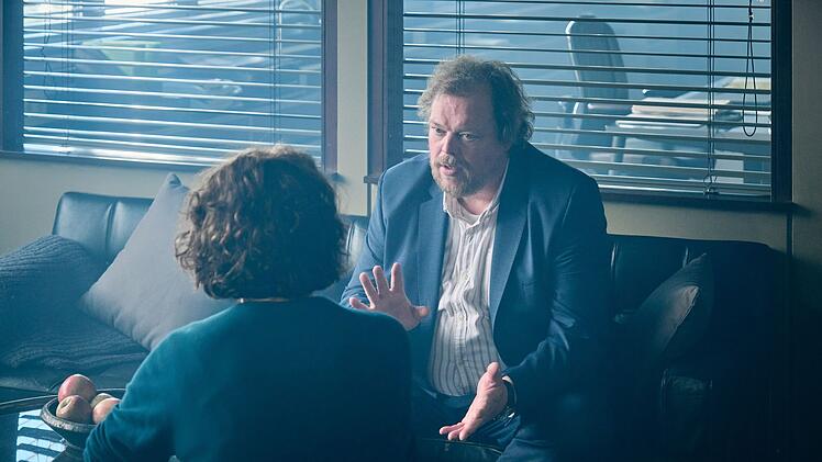 Der Leitende Polizeidirektor Breising (Bernd H&ouml;lscher) will die Unstimmigkeiten mit Lena Odenthal (Ulrike Folkerts) ausr&auml;umen.