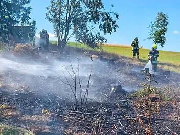 Haßlach bei Teuschnitz: Flächenbrand zwingt Anwohner aus ihren Häusern Haßlach bei Teuschnitz: Flächenbrand zwingt Anwohner aus ihren Häusern
