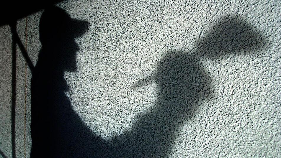 Illegaler Nebenjob: Schwarzarbeit lohnt sich in Deutschland seit Jahren immer weniger - bis jetzt.  Foto: : dpa