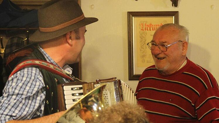 Ludwig Spieß (rechts), der jahrelang im Heller musizierte, ist vom Nachfolger Ingo begeistert.