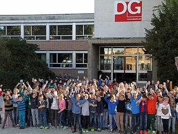 2015 feierte das Dientzenhofer-Gymnasium sein 50-jähriges Bestehen. Heute sehen viele Schüler, Eltern und Lehrer einen anderen Grund, um auf die Straße zu gehen. Foto: Bertram Wagner