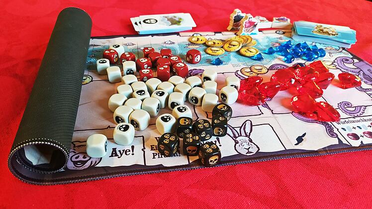 Pirate Tales im Test: Tolles Familienspiel mit Würfeln, Karten und Piraten