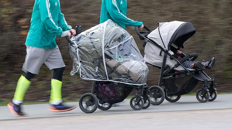 Jogger mit Kinderwagen