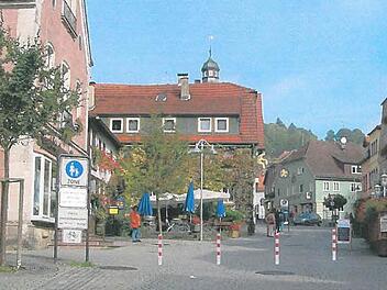Lösung im Pfosten-Streit: Diese Fotomontage zeigt, wie die Altstadt ab kommenden Frühling aussehen wird. Foto: Stadt Bad Brückenau