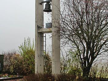 Urnengräber am Glockenturm im Rannunger Friedhof  Foto: Werner Vogel