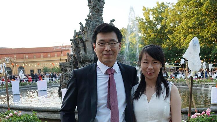 Dalei Han und Jingxie Liu sind zum ersten Mal beim Schlossgartenfest. Foto: Pascale Ferry