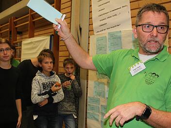 Kreisjugendpfleger J&uuml;rgen Ziegler sammelte die Ideen der Jugendlichen.Sonny Adam