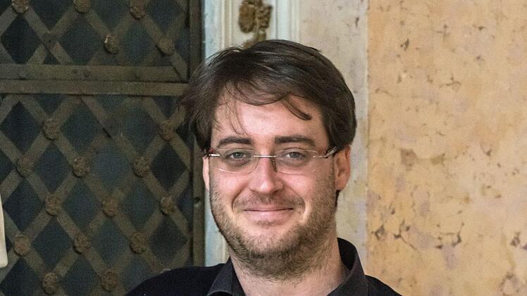 Daniel Carter, seit  der Spielzeit 2019/2020 Kapellmeister an der Deutschen Oper Berlin und zuvor von der Spielzeit 2015/2016 bis zur Saison  2018/2019 Erster Kapellmeister am Theater in Freiburg, studierte Komposition und Klavier  an der University of Melbourne.Jochen Berger