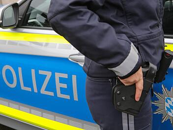 Sie dachte sie w&auml;re Opfer von Betr&uuml;gern. Nach einer Polizeikontrolle meldete eine Frau die in ihren Augen "falschen" Polizisten der Polizei.  Symbolfoto: RiegerPress