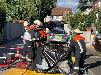 Eine unbekannte Substanz sorgte am Nachmittag in Schwabach f&uuml;r sieben Verletzte. Wegen eines Nachbarschaftsstreit wurde die Polizei zum Einsatzort gerufen. Foto: News5/Friedrich