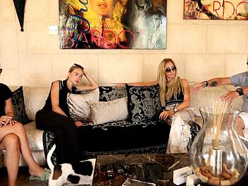 In der RTLZWEI-Sendung "Die Geissens Spezial: Der &Uuml;berfall" sprechen Robert und Carmen Geiss, aber auch ihre T&ouml;chter Shania und Davina &uuml;ber das traumatische Erlebnise.