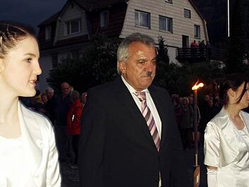 Peter Hänel wurde ein letztes Mal von seinen "weißen Maala" abgeholt.  Foto: Susanne Deuerling