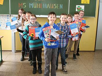 Die neun Teilnehmer kommen aus dem ganzen Landkreis Erlangen-Höchstadt. Vorne Mitte der strahlende Sieger David Pusztai Foto: Evi Seeger