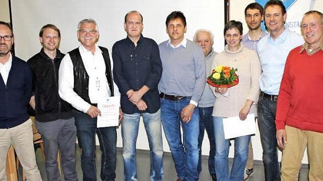Ehrungen beim TSV Ebermannstadt. Im Bild (von links) Vorsitzender Norbert Schleicher, Dritter Vorsitzender Michael Parzefall, Wolfgang Dörfler (40 Jahre), Harald Bittel (40), Michael Hutzler (40), Emil Hoh (40), Adelgunde Godde (40), Eike Striegel (25), Heinz Hornegger (25) und Zweiter Vorsitzender Wolfgang Dürrbeck.  Foto: fra-press