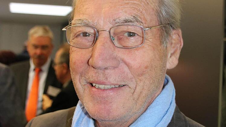 E"Ich lese die Saale-Zeitung seit mehr als 40 Jahren", erzählt Dieter Galm aus Hammelburg. Meist schon vor dem Frühstück picke er sich den Lokalteil Hammelburg heraus. "Ich freue mich immer wieder, wie interessant die Region in Wort und Bild abgebildet wird", lobt er die lokale Berichterstattung. Dazu trägt er auch selbst mit Berichten von Europa-Union und Geschichtskreis bei. Deshalb war es ihm beim Redaktionsfrühstück ein Anliegen, mit den Redakteuren ins Gespräch zu kommen: "Der persönlich...