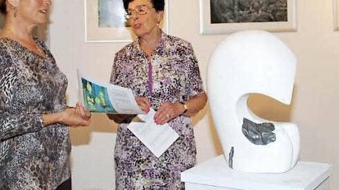 Die Skulptur von Horst Brückner "Der große Lauschangriff"