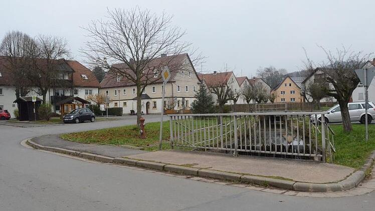 In Reitsch heißt es warten auf die Bagger. Die Planungen zur einfachen Dorferneuerung fordern Geduld bei den Bürgern. Fotos: K.- H. Hofmann