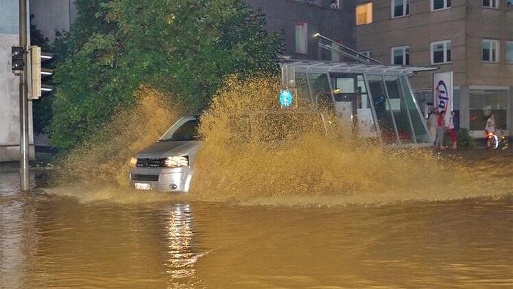 Wassermassen auf Feldbachs Straßen: Adelsdorf Partergemeinde wurde von einem Unwetter heimgesucht - zum wiederholten Male.  Fotos: privat