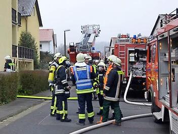 Die Feuerwehr beim Einsatz Foto: Peter Rauch