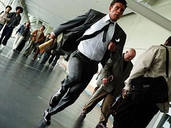 Irgendetwas ist beim letzten Job schiefgelaufen. Michael Jennings (Ben Affleck) ist auf der Flucht ...