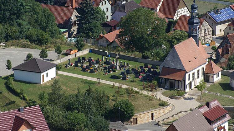 Der Gleusdorfer Friedhof aus der Vogelperspektive. Foto: Will