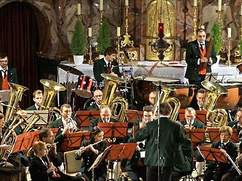 In barockem Ambiente: das Weihnachtskonzert der Jugendblaskapelle Großwenkheim. Foto: Anton Then
