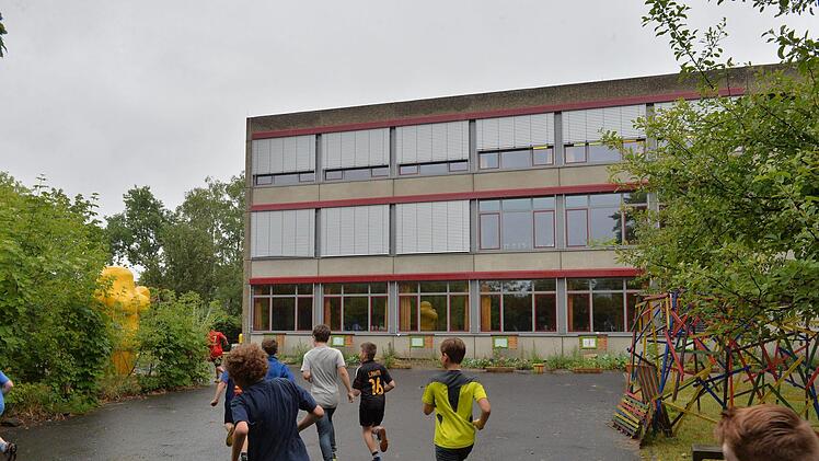 Das Dientzenhofer-Gymnasium wird nicht in den Landkreis verlagert. So viel scheint nach den Ergebnissen einer Studie sicher.  Ronald Rinklef