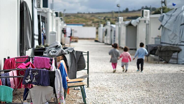 Auch wenn die Lage der Fl&uuml;chtlinge im Landkreis besser ist als hier in einem Lager bei Athen, bem&uuml;ht sich Konrad Eitel um mehr Platz w&auml;hrend der Pandemie. Foto: privat