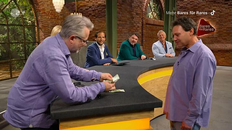 Jan Čížek (links) legte am Ende 300 Euro hin.