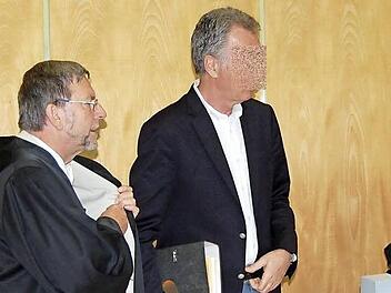 Nach dem Urtteil: Rechtsanwalt, Hans-Heinrich Eidt (links) und Ulrich S.. Foto: Oliver Schmidt