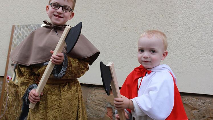 Jannik (5) und Bennet (2) hatten sichtlichen Spaß auf dem Markt.
