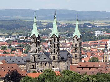 Ein Glockenturm am Dom in Bamberg ist derzeit einger&uuml;stet. Dort ist ein Betrunkener hoch gestiegen. Archivbild: Michael Gr&uuml;ndel