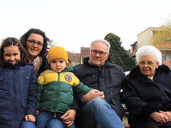 Vier Generationen unter einem Dach: Die Familie Leiner aus Garitz. Foto: Ralf Ruppert