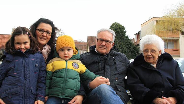 Vier Generationen unter einem Dach: Die Familie Leiner aus Garitz. Foto: Ralf Ruppert