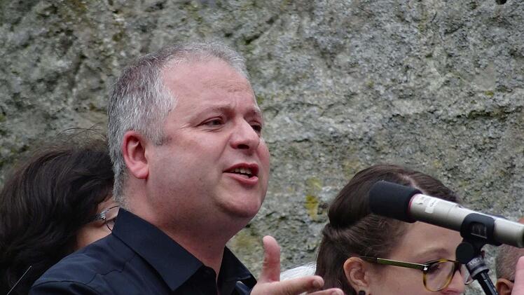 Unter der Leitung von Sigurd Knopp sang der SMS-Chor Ludwigsstadt das Luther-Oratorium von Siegfried Fietz auf der Veste. Foto: Jochen Berger