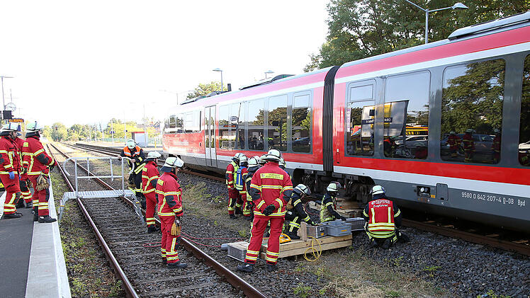 04.09.2022 - Elsenfeld - Bahnunfall - Mann ins Gleisbett gestür